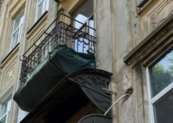 Львів’янку зобов’язали власним коштом відреставрувати балкон у пам’ятці архітектури