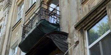 Львів’янку зобов’язали власним коштом відреставрувати балкон у пам’ятці архітектури