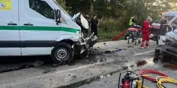Біля Буська під час обгону зіткнулися інкасаторське авто та Fiat: постраждали восьмеро людей