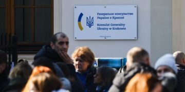Українським дітям за кордоном спростили консульський облік: що змінилося