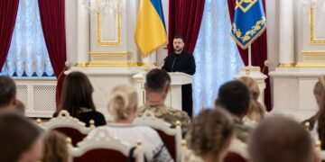 Пам’ятаємо всіх, хто віддав своє життя, щоб Україна жила, – Зеленський в День пам’яті полеглих захисників