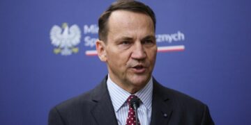 Збивати російські ракети над Україною: Сікорський закликав до серйозної дискусії