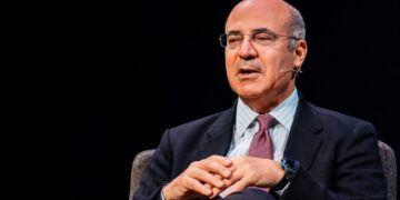 Виїзні візи як у СРСР: Браудер спрогнозував, до чого Путін докрутить гайки в Росії