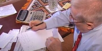 Тарифи на тепло розділять на дві частини: що зміниться у платіжках українців
