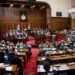 У Косові прем’єра закидали яйцями просто під час засідання парламенту (відео)