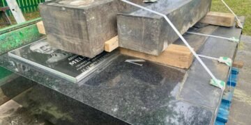 З Люксембурга на Львівщину привезли надгробну плиту голови ОУН Андрія Мельника, – ФОТО