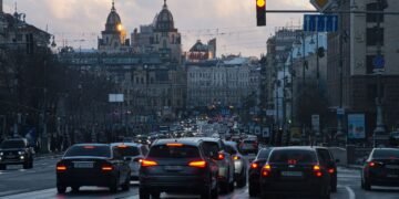 Авто “проситься” у вашу смугу: чи повинні ви його пропустити