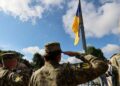 Особлива місія: Донька загиблого Героя та син військового підняли прапор України у Львові
