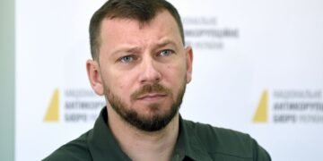 Корупція в Україні не зменшується, а “топова” навіть зростає, – керівник САП