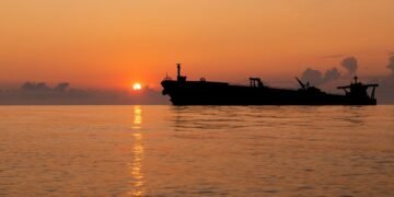У Чорному морі атакували судно Греції з російською нафтою, – Bloomberg