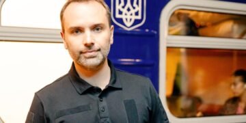 Ворожий БпЛА атакував приміський поїзд Миколаїв – Долинська, постраждалих немає – “Укрзалізниця”