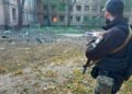 Наслідки ворожої атаки на Київ: пошкоджено житлові будинки, автівки, гімназію та медзаклад