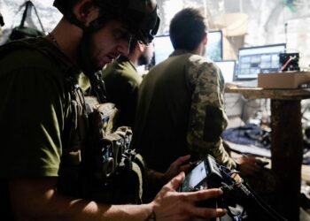 За кілька місяців буде криза на фронті: чому оборонна галузь б’є на сполох через зламані закупівлі