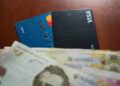 Виплата 3100 гривень: кому з українців доведеться самому йти до ПФУ по гроші