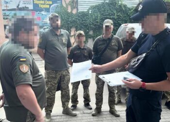 Збивали машиною та душили: 10 співробітникам ТЦК в Одесі повідомили про підозру
