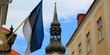 Естонія звинуватила рф у підпалі підприємства, що постачає техніку Україні
