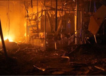 Нічна атака дронами на Запоріжжя: зайнявся торговельний центр