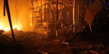 Нічна атака дронами на Запоріжжя: зайнявся торговельний центр