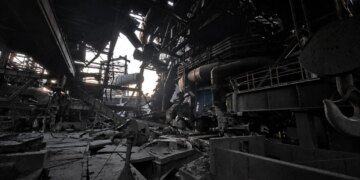 росія втретє за місяць атакувала "Запоріжсталь": 4 працівники постраждали