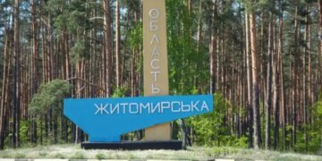 Удар рф по магазину у Звягелі забрав життя двох людей, серед них – дитина
