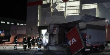 росія вдарила реактивним безпілотником по Новій пошті на Одещині: двоє поранених