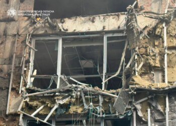 У Дніпрі через удар рф по бізнес-центру троє загиблих, багато поранених