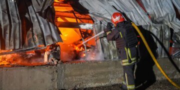 Атака рф триває – з ранку постраждалі в Києві й Одесі, влучання на залізниці