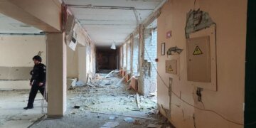 "Просто кончені виродки" – Зеленський заявив, що ворог скинув на центр Сум чотири КАБи, є загиблі