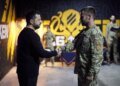 Зеленський зустрівся з учасниками операції "Вівальді" та вручив нагороди