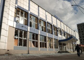 Росія посилила удари по залізниці: УЗ припинила рух потягів до Сум, деталі