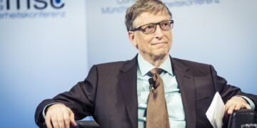 “Немає зброї потужнішої”: Гейтс закликав уряд США терміново регулювати ШІ (відео)