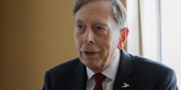Путін хотів зробити Росію великою, а зробив великим НАТО: інтерв’ю з екс-директором ЦРУ Петреусом