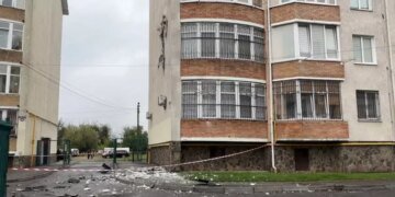 Атака дронів на Стрий: безпілотник влучив у будинок, але не вибухнув