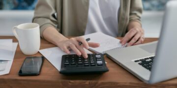 ПФУ викреслив учительці 10 років стажу через одну деталь у трудовій: що робити