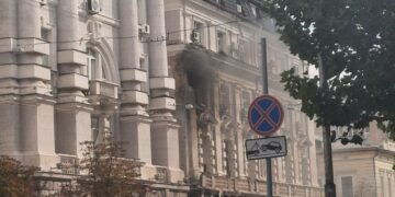 Удар по кабінету Поклада, є поранені: що відомо про атаку на будівлю СБУ у центрі Києва