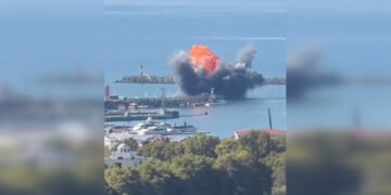 Сочі атакували морські дрони: вибухнув корабель NEFRIT з Новоросійська (відео)
