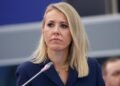 “Дуже гострозумний”: Собчак влаштувала істерику через попередження Зеленського щодо авіаперельотів над РФ