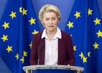 Варшава мала свої плани: у Польщі обурилися ідеєю Єврокомісії віддати мільярди на оборону Україні