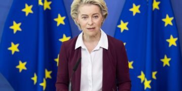 Варшава мала свої плани: у Польщі обурилися ідеєю Єврокомісії віддати мільярди на оборону Україні