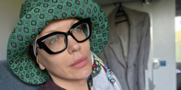 “Бабах”: травесті-діва Монро розповіла про евакуацію з потяга (фото)