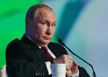 Потрібні “якісь перемовники”: Путін пояснив відсутність ударів РФ по українській владі (відео)