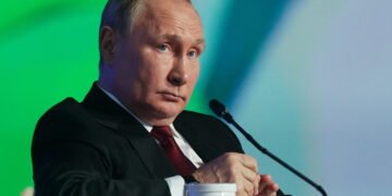 Потрібні “якісь перемовники”: Путін пояснив відсутність ударів РФ по українській владі (відео)