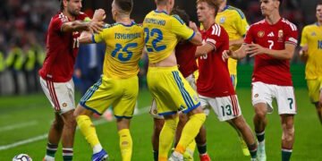 Чотири жовті картки: гра між збірними України та Угорщини завершилася масовою бійкою (відео)