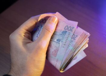 Мінімальна зарплата у 2027 році: скільки закладуть і що втратять бюджетники