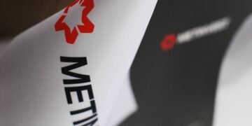 Росія нищить українську металургію – заява “Метінвесту” після обстрілу та зупинки “Каметсталі”