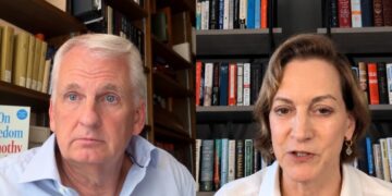 Енн Епплбаум і Тімоті Снайдер: Як зовнішню політику перетворюють на засіб збагачення