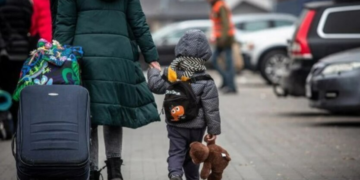Переселенцям змінюють правила з 22 жовтня: за що родину можуть зняти з виплат
