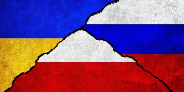 Сікорський про російські удари: “Тероризм уже не стукає у двері – він усередині дому”