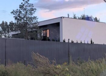 Відсутній в декларації: журналісти виявили таємний будинок генпрокурора під Києвом (фото)