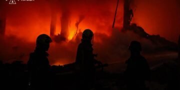 Нічна атака на Київ: кількість постраждалих зросла, біля пологового загинула людина (фото)